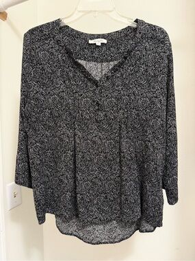 Women's Black & White Paisley Button-Down Blouse